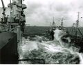 Essex пополняет топливо с USS Tallulah (AO-50) (9 ноября 1944).jpeg