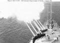 USS Galveston ведет обстрел береговых объектов из 152-мм орудий. Вьетнам, 1 августа 1965 года.