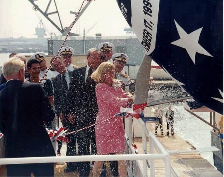 Файл:USS Greeneville launch2.jpg
