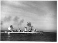 USS Henley ведёт огонь