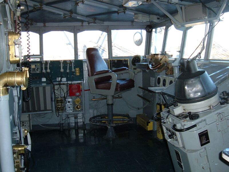 Файл:USS Hornet (CV-12) bridge.jpg