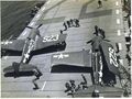 Два F6F Hellcats готовятся к запуску из катапульты на палубе авианосца USS Independence