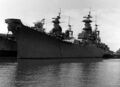 Линейные корабли USS Iowa и USS Wisconsin на хранении на Военно-Морской верфи в Филадельфии, 4 апреля 1980 г.