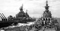 Линкоры USS Iowa и USS Missouri (слева). Японские воды, 20 августа 1945 г.