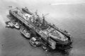 Линкор USS Iowa в плавдоке USS ABSD-2. Манус, Адмиралтейские о-ва, 1945 г.