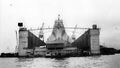 Линкор USS Iowa в плавдоке USS ABSD-2. Манус, Адмиралтейские о-ва, 1945 г.