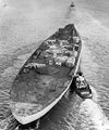 Буксировка корпуса линкора USS Kentucky на слом в Балтимор. Чесапикский залив, 6 февраля 1959 г.