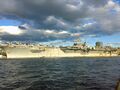 Авианосец Kitty Hawk на стоянке в Сиднее