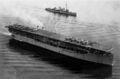 Авианосец CV-1 «Лэнгли» на подходе к базе Сан-Диего, 1928 год. На заднем плане эсминец DD-301 «Сомерс»