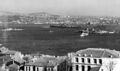 Линкор USS Missouri в Стамбуле, 5 апреля 1946 г. Справа - линейный крейсер Yavuz, слева - эсминец USS Power.
