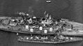 USS Missouri на День Флота. Нью-Йорк, 27 октября 1945 г. Эсминец USS Renshaw с президентом Г.Трумэном у борта линкора.