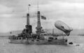 Линкор USS Nevada в заливе Гуантанамо, Куба, 1 марта 1919 г. К корме линкора привязан аэростат заграждения.