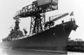 Церемония ввода в строй линкора USS New Jersey . Верфь Филадельфии, 23 мая 1943 г. На заднем пане 152-мм трехорудийные башни одного из французских крейсеров.