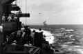 Попадание камикадзе в авианосец USS Intrepid. Филлипины, 25 ноября 1944 г. Снимок с USS New Jersey.