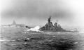 Линкор USS New Jersey и авианосец USS Hancock. Тайфун «Кобра», 17 декабря 1944 г.