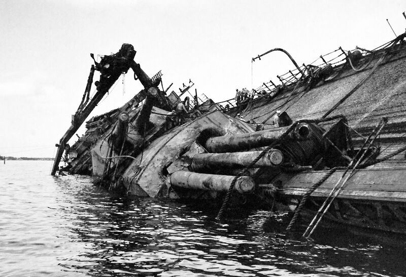 Файл:USS Oklahoma 84.jpg