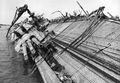 Этапы спрямления USS Oklahoma, 21 марта 1943 г. Крен 40°.
