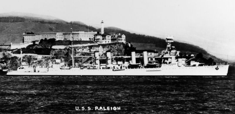 Файл:USS Raleigh 05.jpg