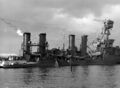 Севший на дно крейсер USS Raleigh после атаки на Перл-Харбор 7 декабря 1941 г.