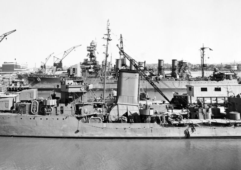 Файл:USS Raleigh 27.jpg