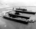 USS Saratoga и USS Enterprise, пришвартованны недалеко от типа Essex - USS Hornet. За Hornet на дальнем плане пришвартован корабль USS San Jacinto.