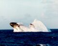 USS Springfield выполняет экстренное всплытие (USS Greeneville столкнулся с Ehime Maru при выполнении аналогичного манёвра)