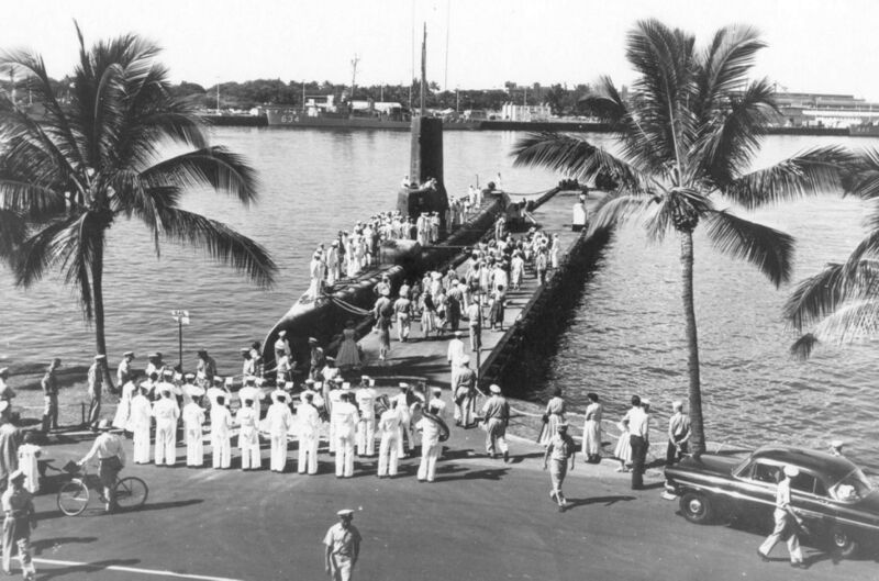 Файл:USS Stickleback в порту на Гаваях.jpg