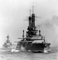 Линкоры USS Idaho(впереди) и USS Texas в ходе учений. Калифорния, конец 1930 г.