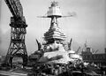 Линкор USS Texas на верфи ВМС в Норфолке, 1948 г. На заднем плане авианосец USS Franklin D. Roosevelt.