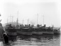 USS Whipple в Ванкувере (второй слева)