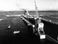 USS Wisconsin входит в притопленный док USS AFDB-1. Гуам, 5 апреля 1952 г.