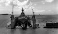 USS Wisconsin в плавучем доке USS AFDB-1. Гуам, 5 апреля 1952 г.