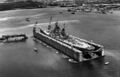 USS Wisconsin в плавучем доке USS AFDB-1. Гуам, 5 апреля 1952 г.
