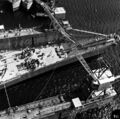 Нос USS Wisconsin в плавучем доке USS AFDB-1. Гуам, 5 апреля 1952 г.