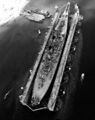 USS Wisconsin в плавучем доке USS AFDB-1. Гуам, 5 апреля 1952 г.