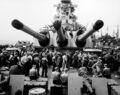 Кормовын 406-мм башня и надстройка линкора USS Wisconsin, 1945 г. На переднем плане - 20-мм автоматы «Oerlikon».