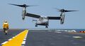 Вертолет MV-22 Osprey садится на USS Nassau (LHA 4) в 2007.