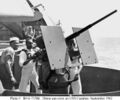 Боевой расчет 20-мм зенитного орудия USS Copahee (CVE-12) по штату работники камбуза