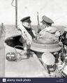 Премьер-министр Великобритании Черчилль с капитаном HMS Kelvin, 12 июня 1944 г.