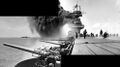 Палуба АВ Yorktown после попадания трех японских бомб, 4 июня 1942 года.