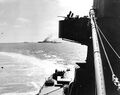 Потерявший ход USS Yorktown в огне.