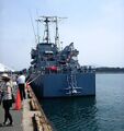 Десантный корабль JS Yura в порту Моругами. 4 мая 2010 года.