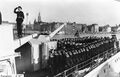 Церемония вступления эсминца Z-37 в строй, 16 июля 1941 г. Ствол 150-мм орудия поднят на максимальный угол возвышения.