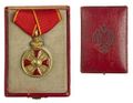 Знак отличия ордена Св. Анны для иностранцев 1911-1917 гг. в наградной коробочке и коробочка.