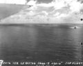IJN Ise cправа от тонущего авианосца IJN Zuikaku. 25 октября 1944 года